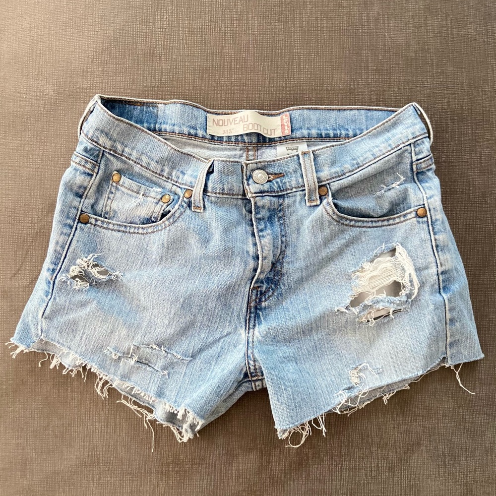 Levi’s cut off distressed denim shorts